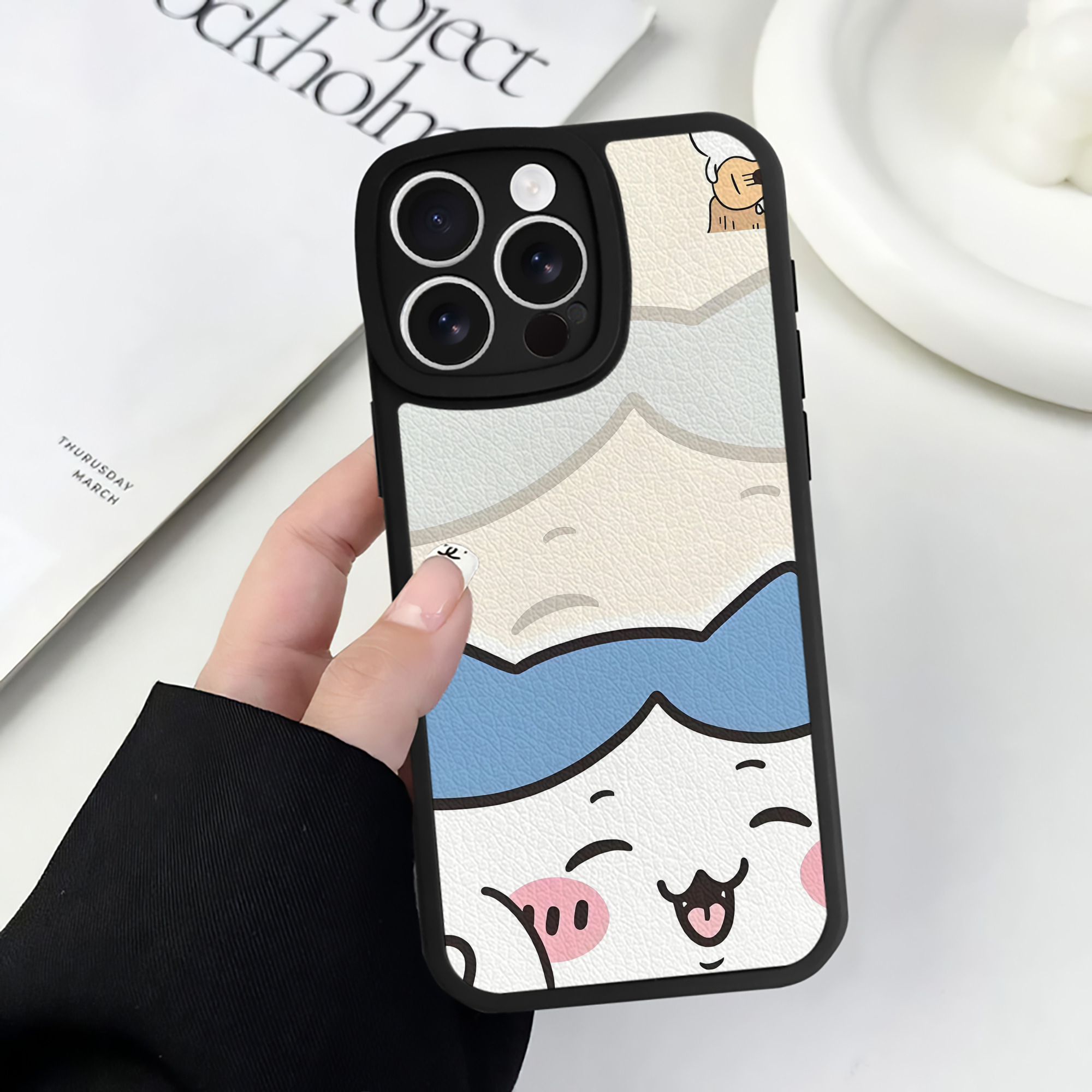 （画像用） ちいかわ Chii-kawa 【iPhone 16シリーズ対応】シリコンスマホケース（レザー調） 材質：シリコン